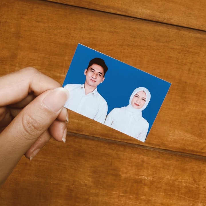 <p>Bukan <em>postingan</em> pertama, sebelumnya Dea juga pernah membagikan persiapan pernikahannya dengan memperlihatkan momen saat foto berlatar birur, Bunda. &ldquo;Kalau udah foto <em>background</em> biru ini salah satu adegan dewasa gasi?&rdquo; tulis Dea.&nbsp;(Foto: Instagram @deaaannisa)</p>