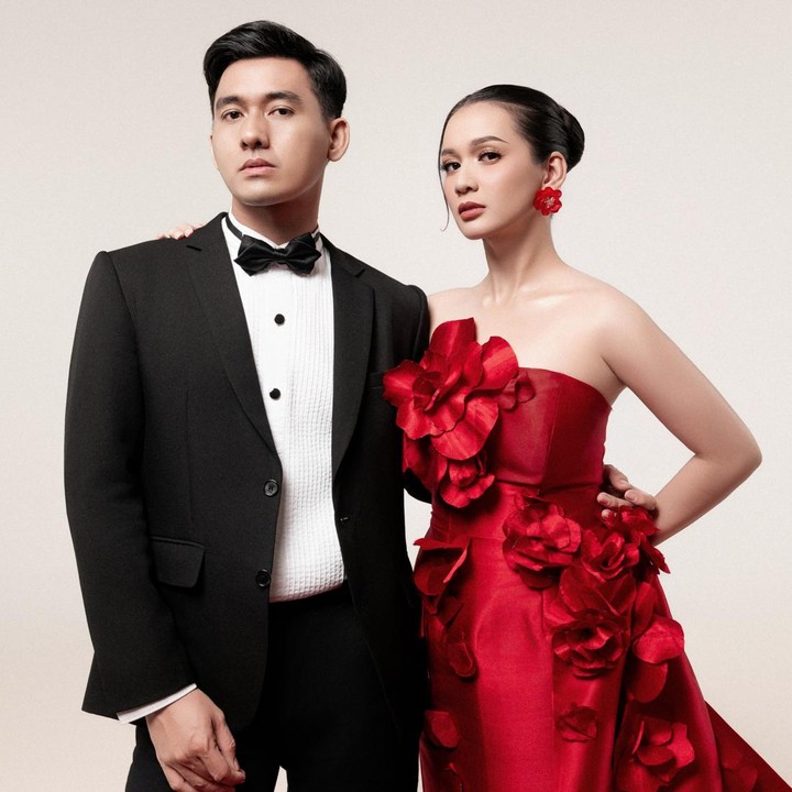 <p>Kebahagiaan tengah menyelimuti Dea Annisa yang sebentar lagi akan melepas masa lajangnya, Bunda. Sebagai bagian dari persiapan menuju hari pernikahan, Dea membagikan beberapa foto <em>pre-wedding</em> bersama calon suaminya, Mazaki Ahmad. (Foto: Instagram @deaaannisa/@fahreza.fikrim)</p>