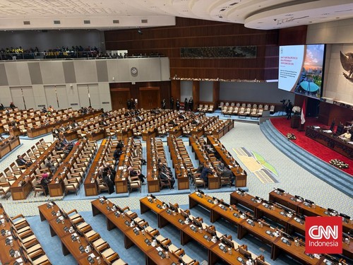 Hampir separuh anggota DPR absen dalam rapat paripurna ke-26 yang menutup masa sidang V 2025-2026 pada Selasa (21/7).