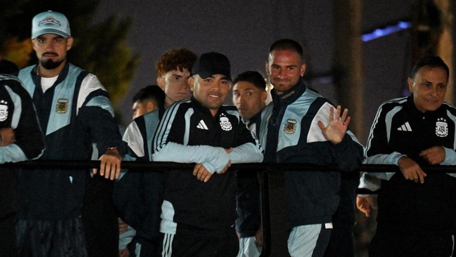 Fan Argentina Sambut Messi Cs Sambil Bakar Jersey Spanyol