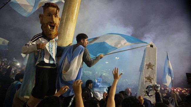 Fan Argentina Sambut Messi Cs Sambil Bakar Jersey Spanyol