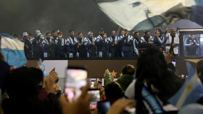 Fan Argentina Sambut Messi Cs Sambil Bakar Jersey Spanyol