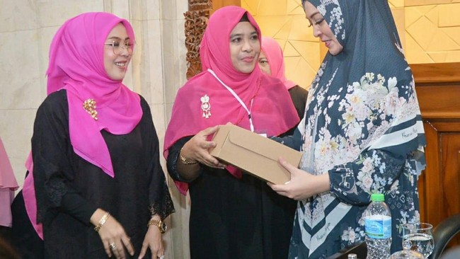 Kisah UMKM di Cimahi, Omzet Meningkat Berkat Pelatihan Sertifikasi Halal BRI Peduli