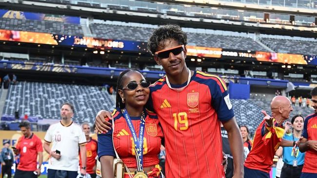 Viral Di Piala Dunia 2026, Ini Potret Pemain Spanyol Lamine Yamal Bersama Ibunda Dan Adik Yang Curi Perhatian