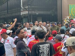 Massa BEM Mahasiswa-Ormas Demo Kejati Jatim, Desak Febrie Ditangkap
