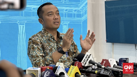 Menteri Sekretaris Negara (Mensesneg) Prasetyo Hadi memberikan bocoran terkait rencana peluncuran motor listrik nasional dalam waktu dekat.