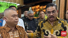Pemerintah memastikan status pengemudi ojek online (ojol) sebagai pelaku usaha mikro akan dimasukkan dalam Peraturan Presiden (Perpres) Nomor 27 Tahun 2026 tentang Perlindungan Pekerja Transportasi Online yang saat ini tengah direviu.