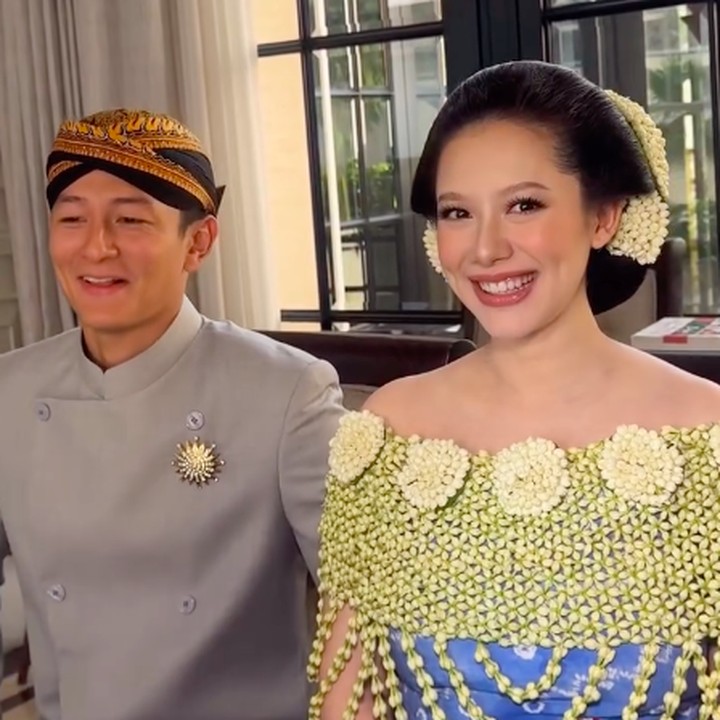 <p>Mantan pembalab Rio Haryanto dan istrinya Athina Papadimitriou sebentar lagi dikaruniai anak pertama, Bunda. Saat ini, Athina tengah menjalani kehamilan pertamanya yang sudah memasuki trimester ketiga. (Foto: Instagram @monikaarum_makeup)</p>