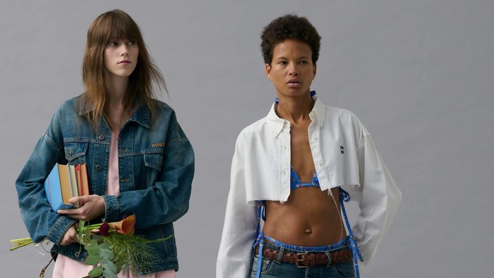Miu Miu Denim. Miu Miu rilis koleksi denim dengan 4 model berbeda.