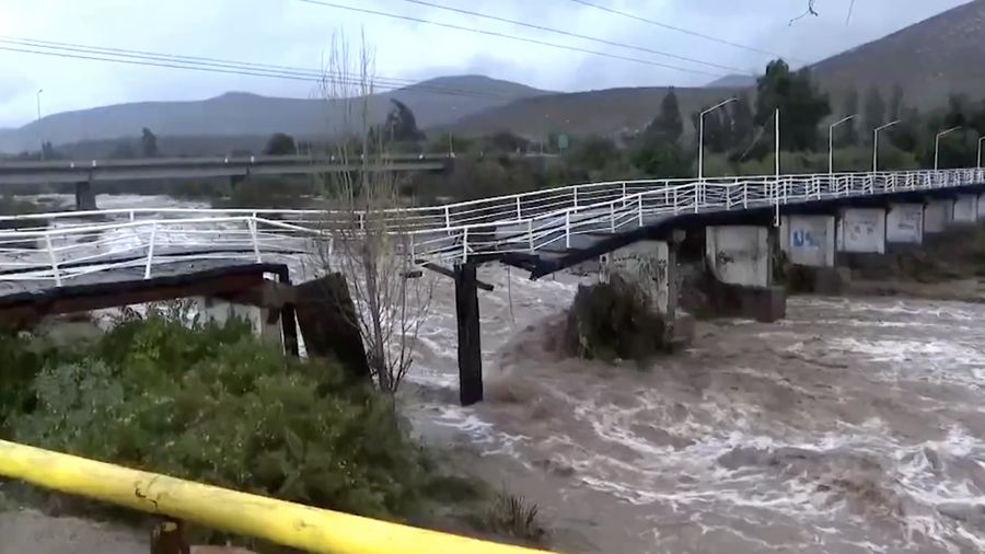 Pemerintah Chile menetapkan keadaan darurat di wilayah tengah utara negara itu pada Senin (20/7/2026) setelah hujan ekstrem nan dipicu front cuaca menyebabkan banjir besar, merusak infrastruktur, dan menewaskan sedikitnya lima orang.
