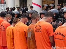 19 Penjahat Jalanan Bandung Diciduk, Polisi Sita Belasan Motor-Senjata