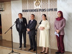Pimpinan DPR Ajak Cinta Tanah Air Usai Ada Tarif Baru Lepas Status WNI