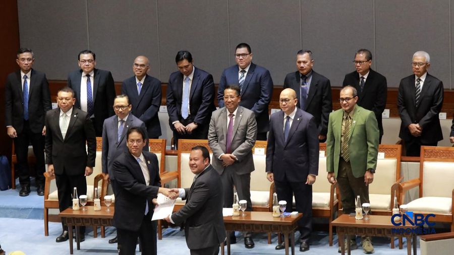 Rapat Paripurna DPR RI Ke-26 Masa Persidangan V Tahun Sidang 2025–2026 secara resmi telah mengesahkan Rancangan Undang-Undang tentang Pusat Finansial Internasional Indonesia (RUU PFII) menjadi Undang-Undang, Jakarta, Selasa, (21/7/2026).