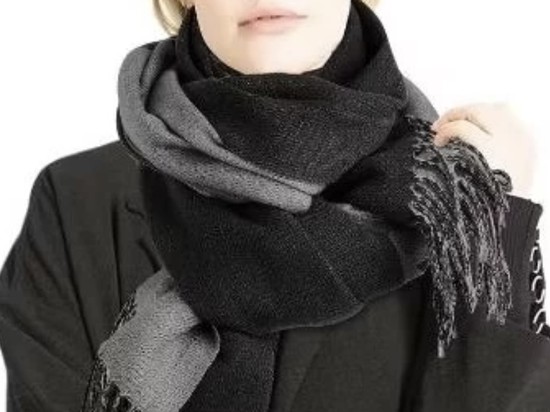 Beda dari Pashmina Biasa, Ini yang Perlu Kamu Tahu Soal Syal Bahan Cashmere