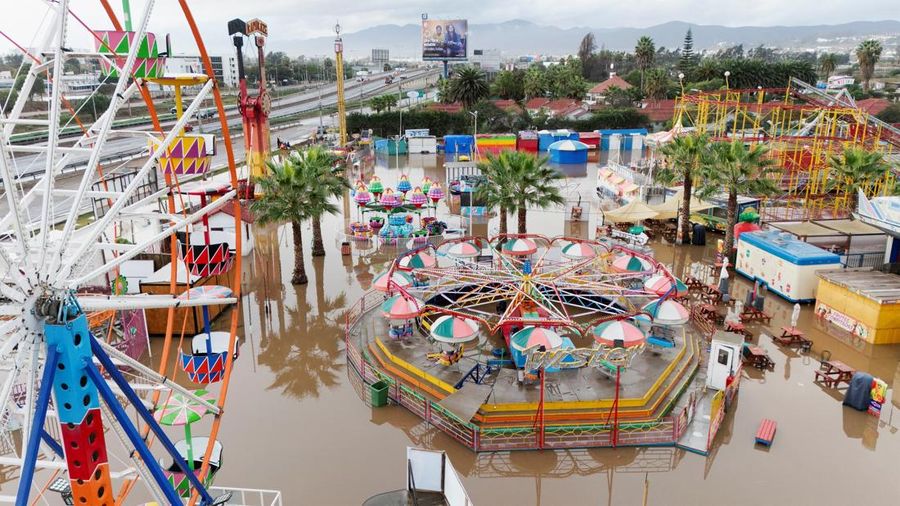 Sebuah tayangan drone menunjukkan taman intermezo nan terendam banjir setelah hujan lebat akibat front cuaca nan menyebabkan banjir dan mendorong pihak berkuasa Chili untuk menyatakan keadaan darurat, di La Serena, Chili, 20 Juli 2026.
