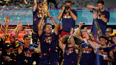 Soccer Football - FIFA World Cup 2026 - Spain Victory Parade - Madrid, Spain - July 20, 2026 Spain's Rodri celebrates with the World Cup trophy and teammates on stage at Cibeles Square in Madrid after the victory parade as fans gather to celebrate wi