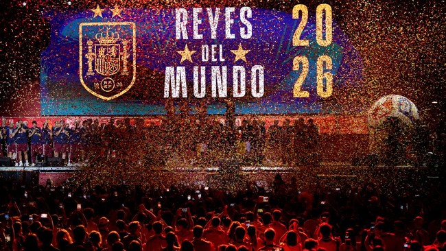 Soccer Football - FIFA World Cup 2026 - Spain Victory Parade - Madrid, Spain - July 20, 2026 Spain players celebrate on the stage as fans gather at Cibeles Square in Madrid after the victory parade as they celebrate after winning the World Cup REUTER