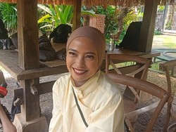 Ngeri! Ini Kronologi Tantri Kotak Dipeluk Orang Gak Dikenal Saat Manggung