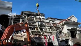thumbnail video rumah meledak runtuh di medan