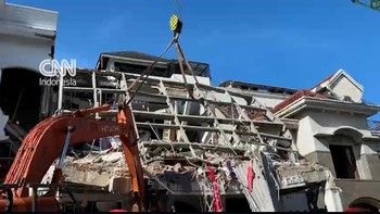 thumbnail video rumah meledak runtuh di medan