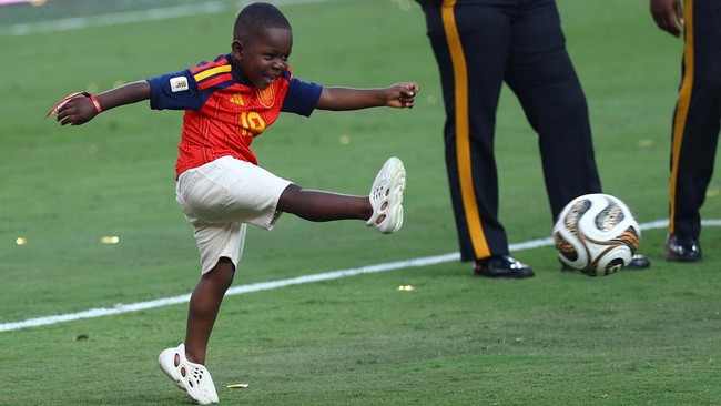 Tingkah Polah Lucu Adik Lamine Yamal Viral di Piala Dunia 2026