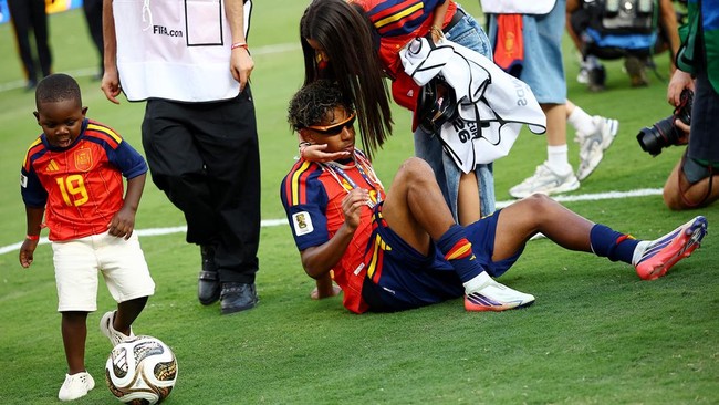 Tingkah Polah Lucu Adik Lamine Yamal Viral di Piala Dunia 2026