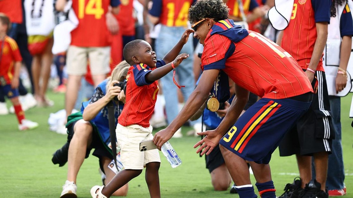 Tingkah Polah Lucu Adik Lamine Yamal Viral di Piala Dunia 2026