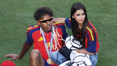 Soccer Football - FIFA World Cup 2026 - Final - Spain v Argentina - New York/New Jersey Stadium, East Rutherford, New Jersey, U.S. - July 19, 2026 Spain's Lamine Yamal celebrates with his partner, Ines Garcia after winning the World Cup REUTERS/Brian