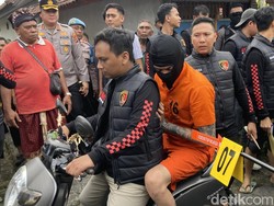 Rekonstruksi Pembunuhan Man Colik Dipadati Warga, Pecalang Turun Tangan