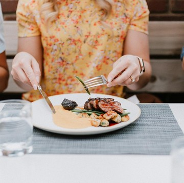 4 Kebiasaan Makan yang Bisa Memicu Kenaikan Berat Badan