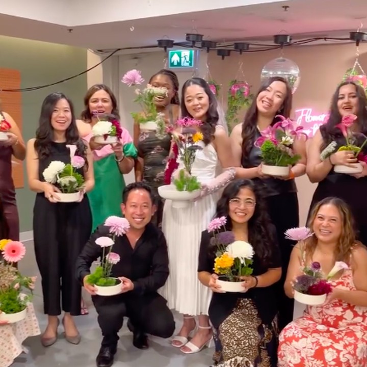 <p>Gisela mengungkap perasaan bahagianya karena bisa menghabiskan momen kebersamaan dengan para sahabat sebelum menikah. Ia juga senang karena bisa menggelar acara <em>bridal shower.</em> "Merasa sangat dicintai. Terima kasih kepada orang-orang favoritku yang telah membuat pesta lajangku menjadi begitu istimewa," tulisnya di <em>caption</em> Instagram. (Foto: Instagram @giselacindy12)</p>