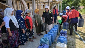 Villagers queue for clean water distributed by the Indonesian Red Cross (PMI) in Batangan village, Bangkalan Regency, East Java Province on July 21, 2026, as residents struggled to access groundwater in their homes due to a prolonged dry season - lin
