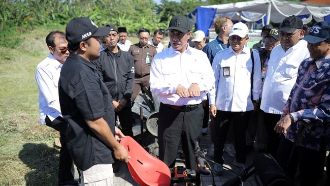 Amran Borong Inovasi ITS, Ada Benih Jagung hingga Traktor Amfibi