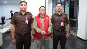 Mantan Direktur Utama Perusahaan Daerah Taman Satwa Kebun Binatang Surabaya (PD TS KBS) Choirul Anwar (CA) disebut merangkap tiga jabatan strategis sekaligus selama menjabat pada periode 2016-2024. Hal itu jadi celah CA leluasa menjalankan modus koru
