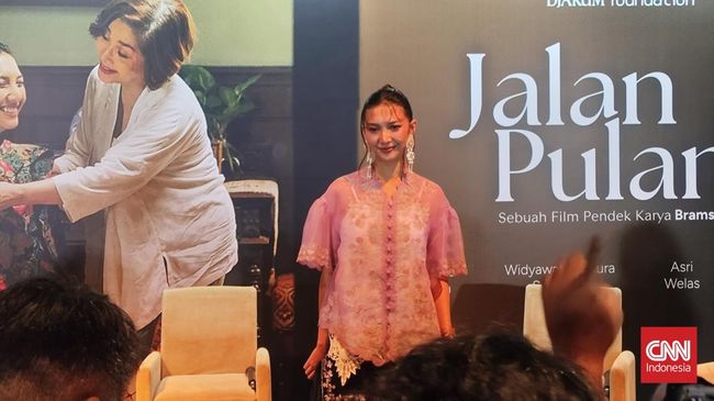 Bakti Budaya Djarum Foundation merilis film pendek Jalan Pulang yang dibintangi Sheila Dara, Widyawati, Asri Welas, dan Sharon Sitania, di Cinema XXI Plaza Indonesia Jakarta Pusat, Rabu (22/7).