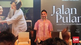 Bakti Budaya Djarum Foundation merilis film pendek Jalan Pulang yang dibintangi Sheila Dara, Widyawati, Asri Welas, dan Sharon Sitania, di Cinema XXI Plaza Indonesia Jakarta Pusat, Rabu (22/7).
