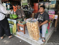 Kisah Difabel Jogja Jadi Asongan di Pasar Ngasem meski Bergelar Sarjana