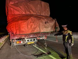 Ini Penyebab Hiace Tabrak Truk di Tol Pandaan-Malang Tewaskan 3 orang