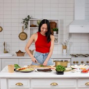 3 Ciri Kepribadian Orang yang Suka Masak Sendiri daripada Beli Online Menurut Ilmu Psikologi