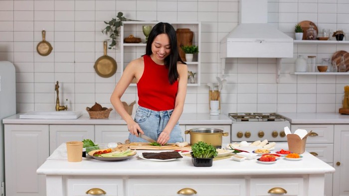 3 Ciri Kepribadian Orang yang Suka Masak Sendiri daripada Beli Online Menurut Ilmu Psikologi