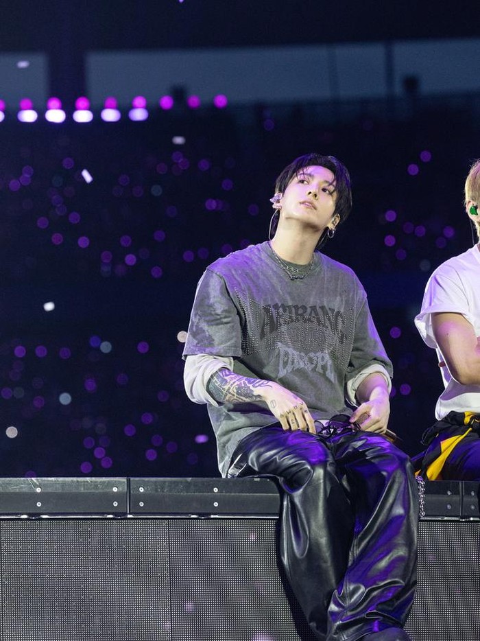 Dari beberapa fashion look ini, kamu paling suka gaya Jungkook BTS yang mana, Beauties?/ Foto: Dok. Balenciaga