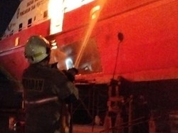 Kapal yang Terbakar di Muara Baru Jakut Milik Basarnas