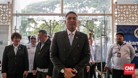 Kepala BGN, Sudaryono mendatangi Kantor BGN, Jakarta, Rabu (22/7). (CNN Indonesia/Febria Adha L).