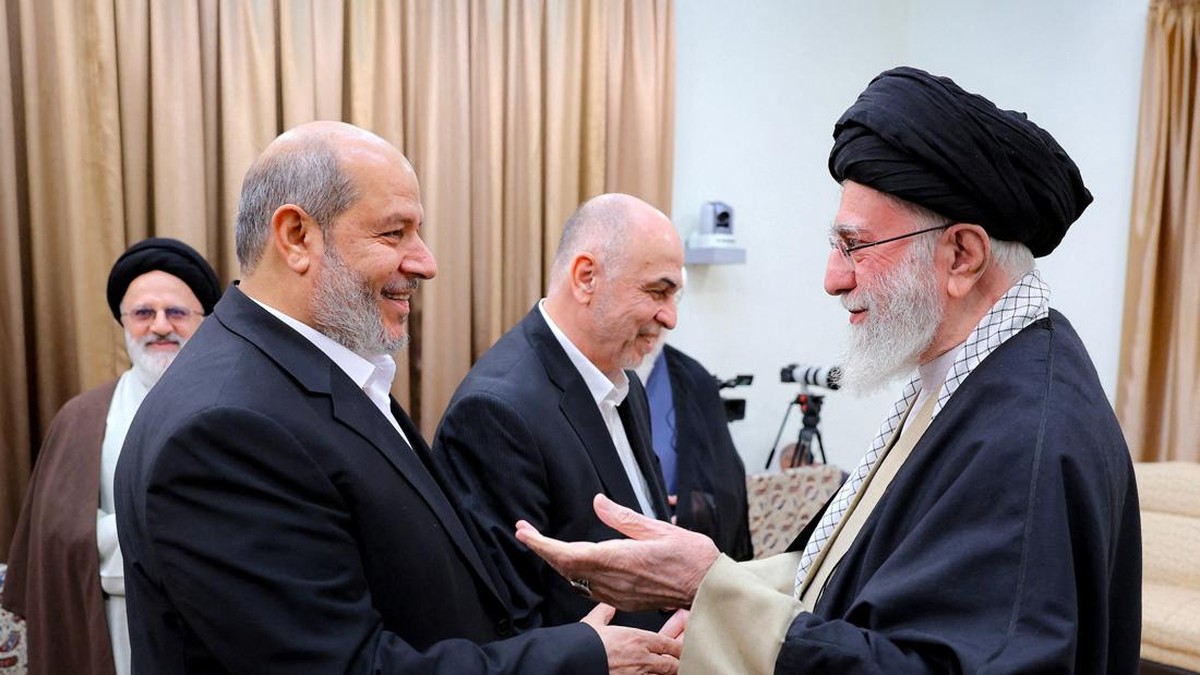 FILE PHOTO: Iran's Supreme Leader Ayatollah Ali Khamenei meets with Hamas leader Khalil al-Hayya in Tehran, Iran, February 8, 2025. Office of the Iranian Supreme Leader/WANA (West Asia News Agency)/Handout via REUTERS