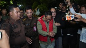 Dugaan korupsi di Kebun Binatang Surabaya merugikan negara Rp10,2 miliar. Mantan Dirut Choirul Anwar ditetapkan sebagai tersangka korupsi pakan satwa.