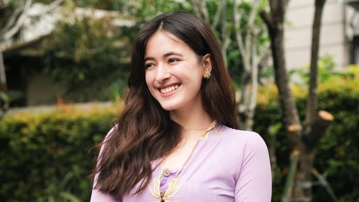 Get The Look: Ide Outfit untuk Hari Kebaya Nasional ala Mawar de Jongh, Anggun dan Memikat