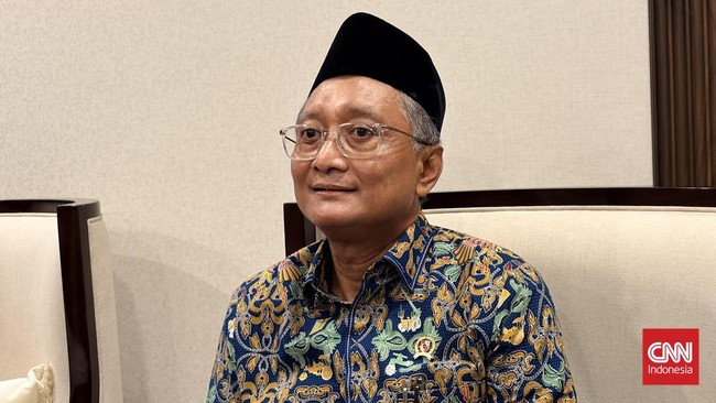 Menteri Pekerjaan Umum (PU) Dody Hanggodo saat berbincang dengan media di Kantornya, Rabu (22/7).