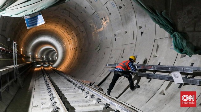 Menyusuri Konstruksi Stasiun MRT Monas