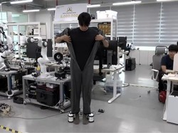 Mirip Kostum Iron Man, Pakaian Robotik Ini Bisa Terpasang Otomatis