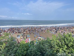 Pangandaran Perketat Aturan Sewa Boogie Board di Zona Terlarang